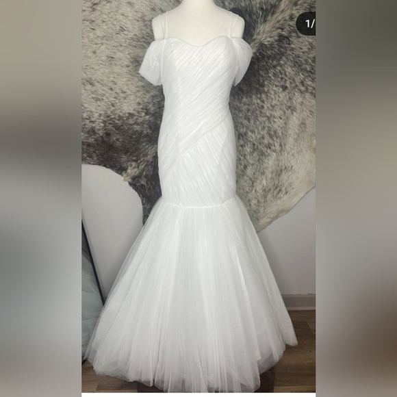 Dresses & Skirts - Wedding Dress